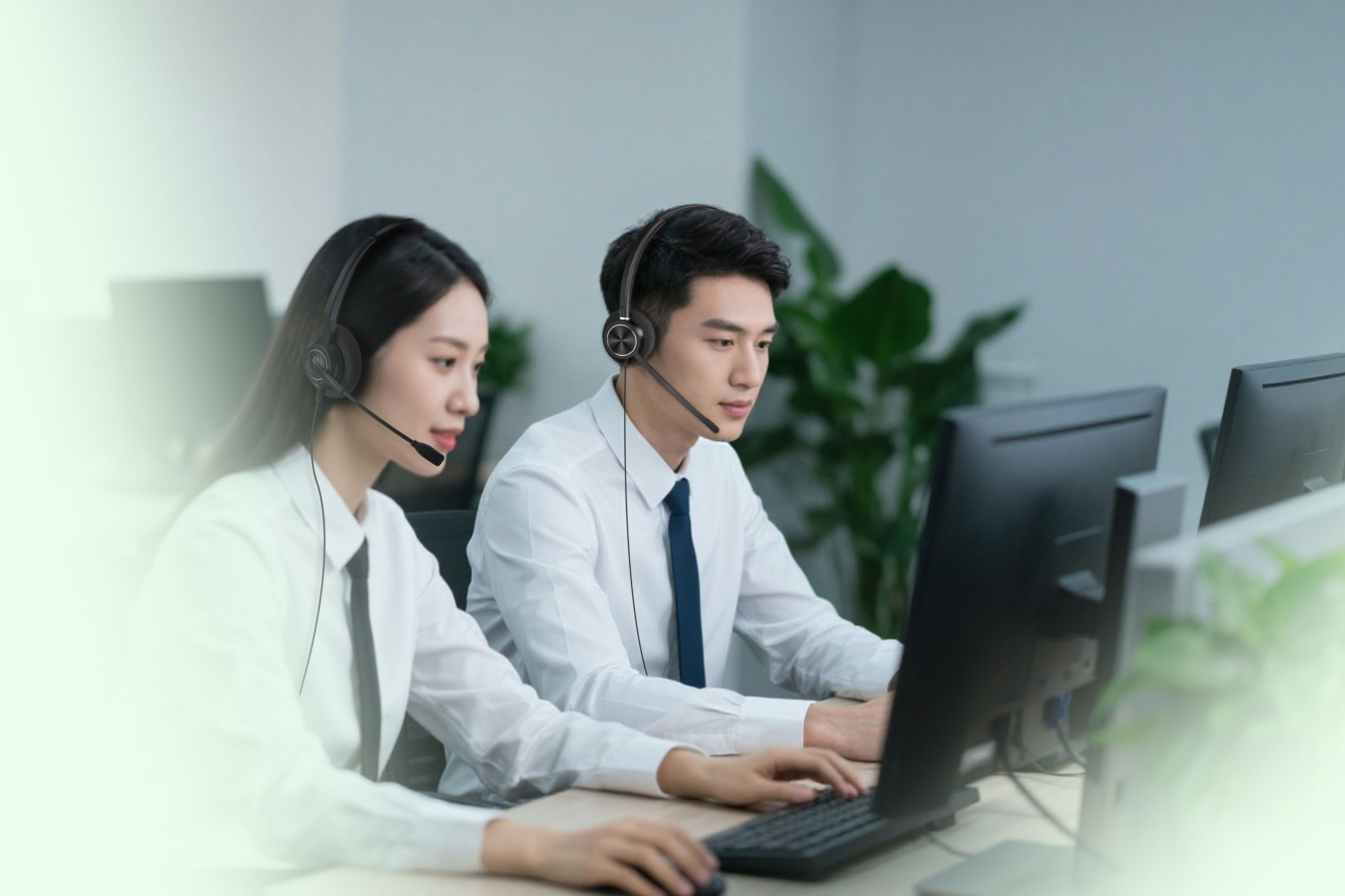 Choosing the Best Headsets for a Call Center